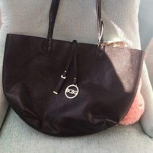 Reversible two back bcbg bag set